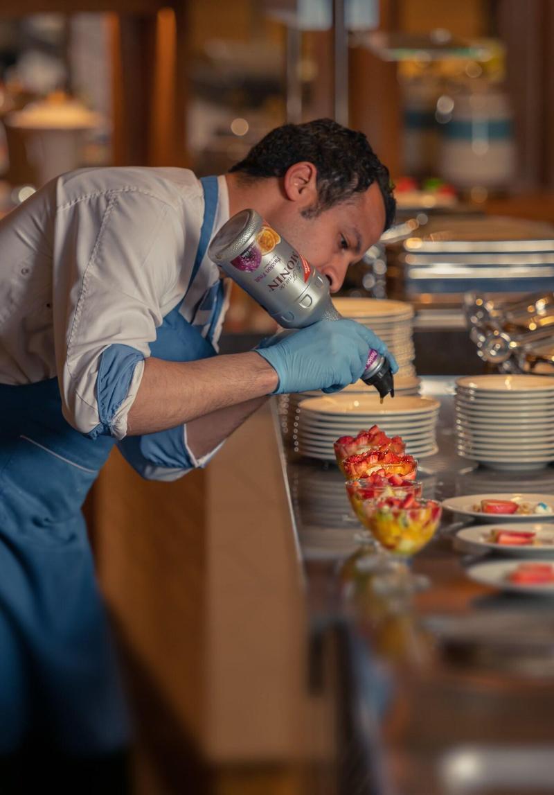 Crystal Inn Hotel - Alamein (Adults Only) El Alamein Exteriör bild A cook using a whipped cream dispenser